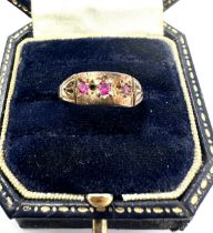 9ct gold antique ruby & synthetic ruby three stone ring (1.4g)