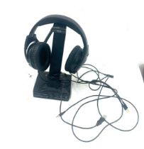 kingston Hyper x headphones and stand