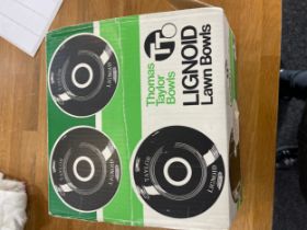 Set boxed Thomas Taylor lawn bowls Size 0