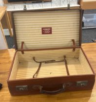 Vintage Pottersons leather suitcase