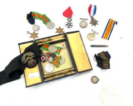 Large selection of assorted military medals, cap badges, buttons, enamel medal etc includes WW1