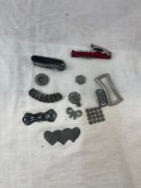 Swiss army knife, 10 metal brooches etc