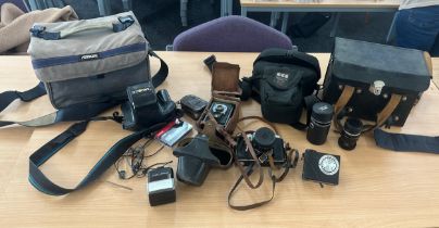 Selection of vintage cameras and accessories to include a Zenit B and a Prinz Galaxy lens