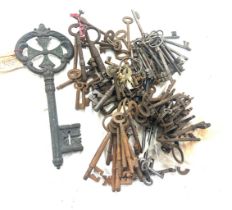 Selection of vintage keys, various sizes