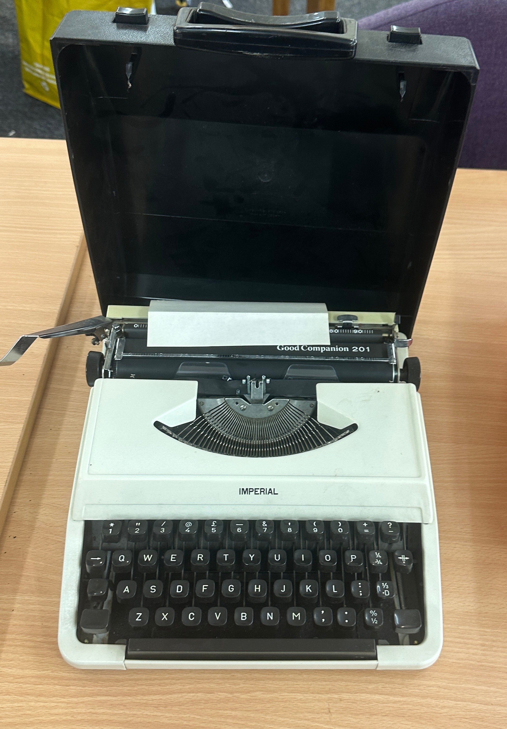 Cased imperial typewriter, good companion 201
