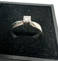 9ct gold diamond solitaire ring (2.5g)