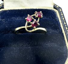 9ct gold ruby ring (2.4g)