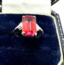 9ct gold red gemstone dress ring (2.7g)