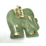 14ct gold carved jade elerphant pendant (20.2g)