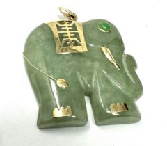 14ct gold carved jade elerphant pendant (20.2g)