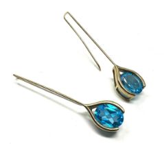 9ct gold blue topaz drop earrings (3.2g)