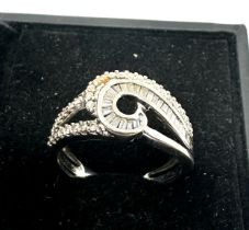 9ct white gold diamond dress ring (3g)