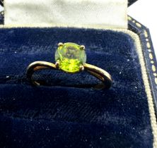 9ct gold peridot ring weight 1.9g