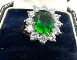 9ct gold green & white gemstone ring weight 4.3g