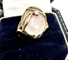 9ct gold rose quartz and white gemstone ring weight 5.7g