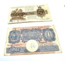 2 Banknotes United Kingdom 1 Pound King George V and St George & bank of england peppiatt one