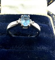 9ct white gold blue topaz & diamond ring weight 2.6g