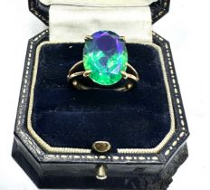 9ct gold colour changing green gemstone ring weight 5.3g