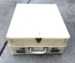 Vintage rev-roao vanity case