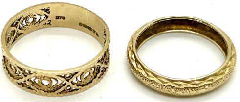 2 9ct hallmarked wedding bands, ring size N & P, total approximate weight