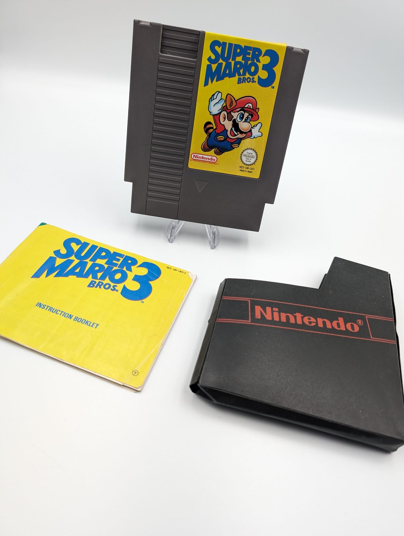 Introducing Nintendo memorabilia featuring Super Mario Bros 3 for NES console with the original - Bild 3 aus 3