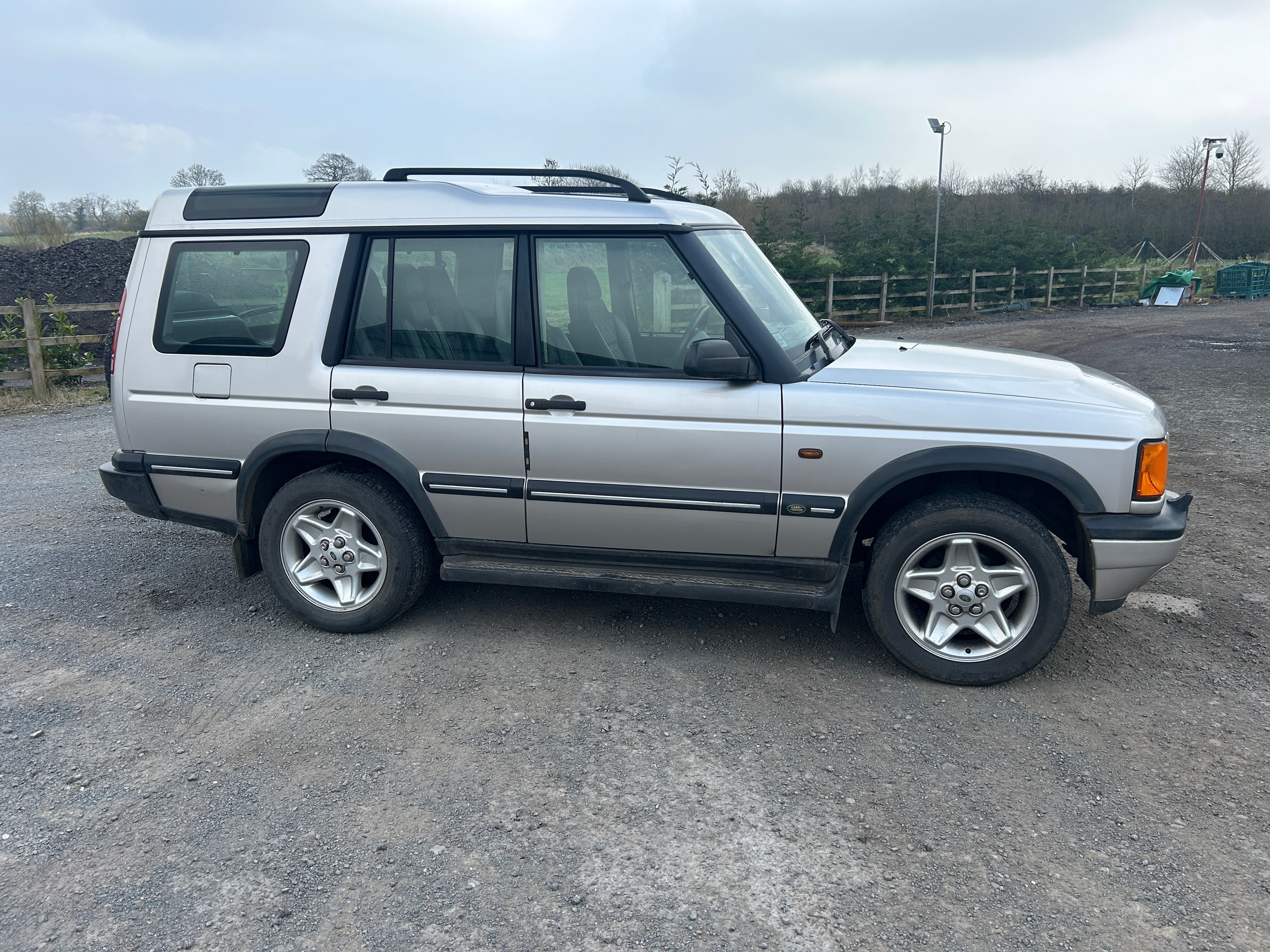 Land rover discovery 1999 model TD5 XS, colour silver, mileage 143,498 miles, reg T25WEN - 12 months
