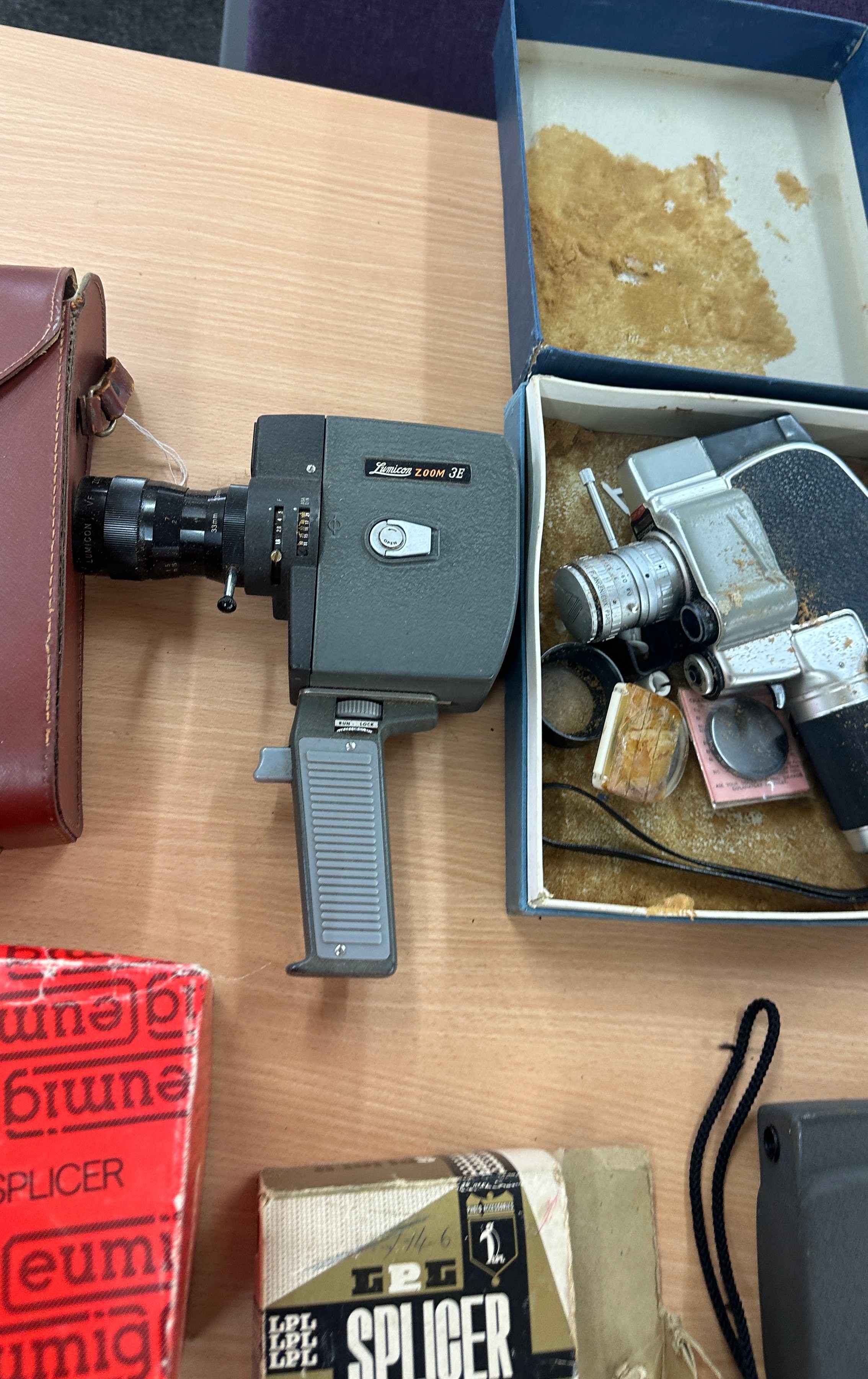 Selection of items to include 8mm cameras, projector and other equipment - Bild 3 aus 8