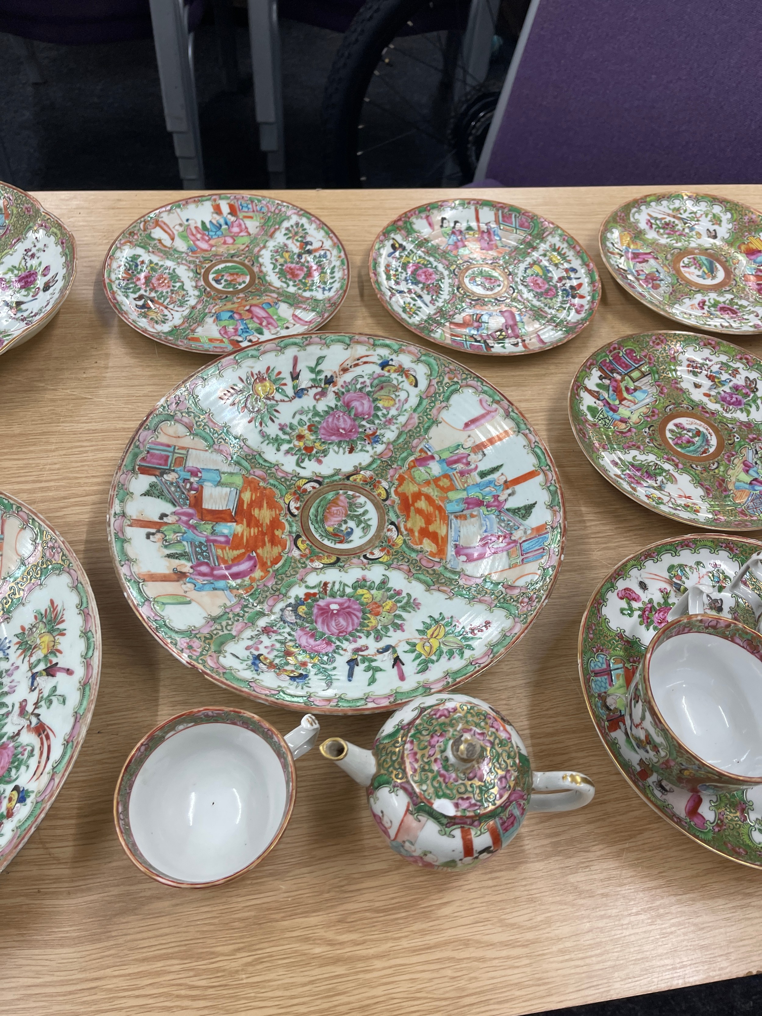 Oriental hand painted part dinner and tea service, no markings to base some pieces A/F - Image 5 of 5