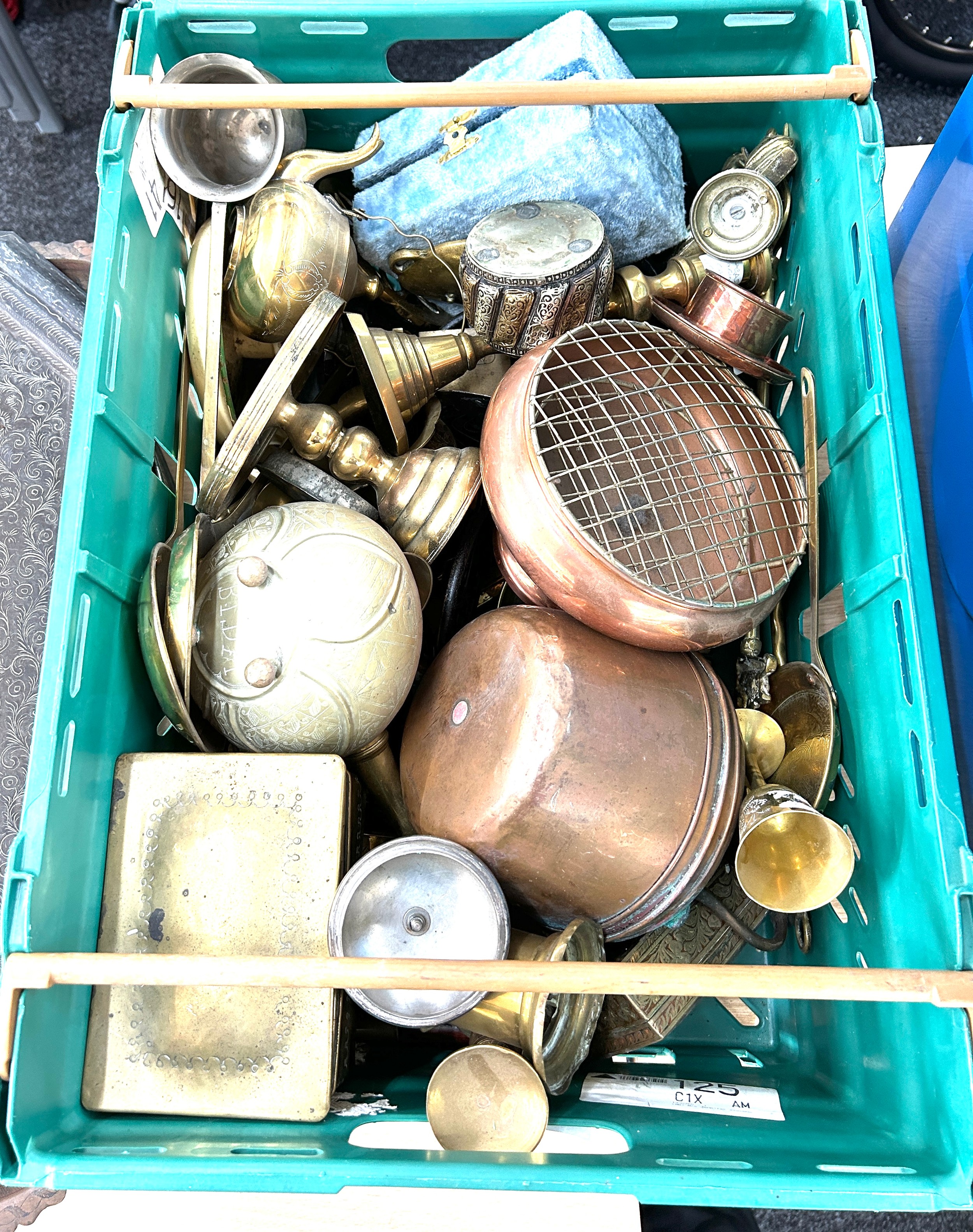 Very Large quantity of vintage and antique metalware, mainly brass and copper includes 2 large - Image 4 of 7