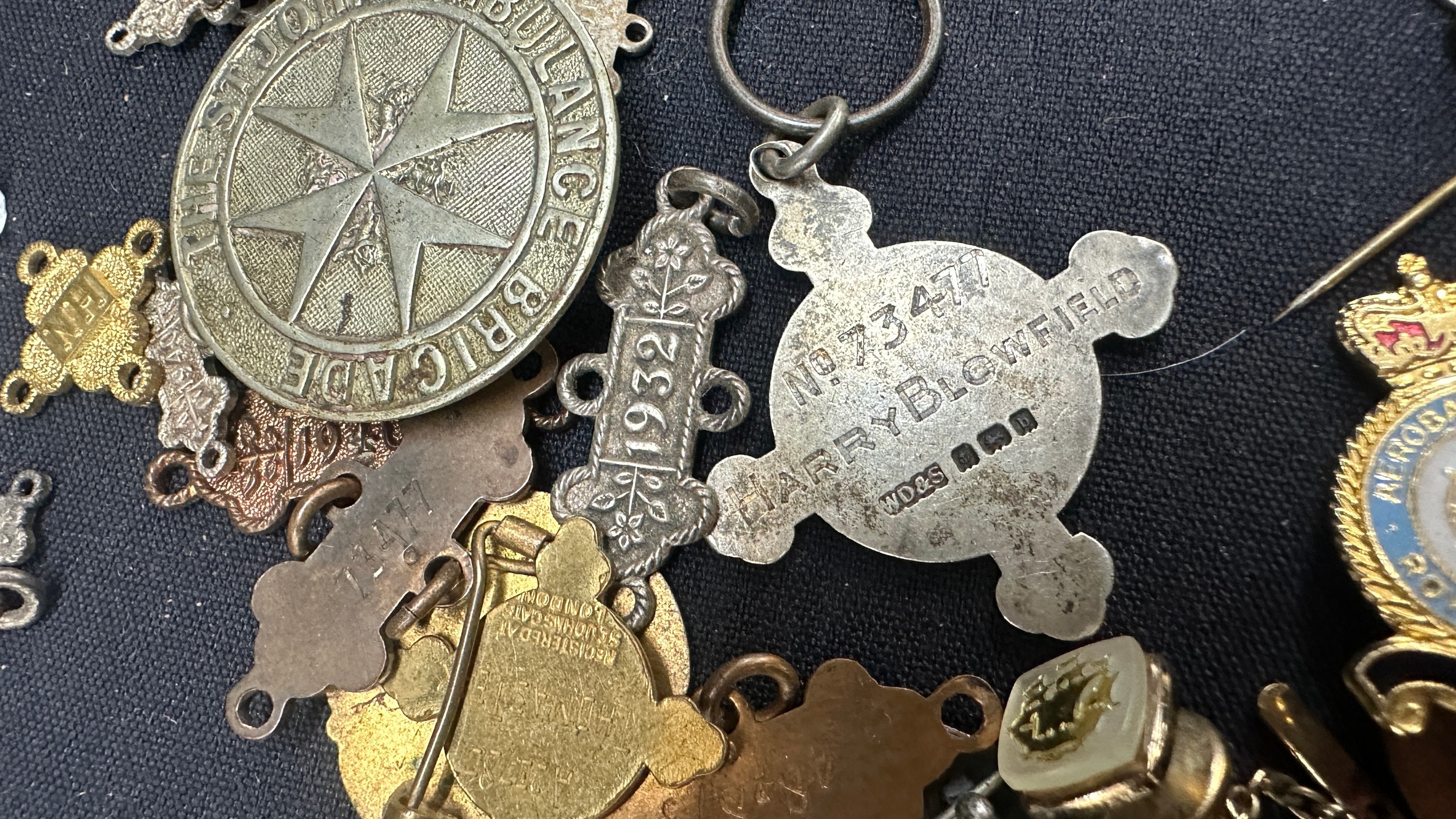 Vintage badges / medals, some silver - Image 3 of 3