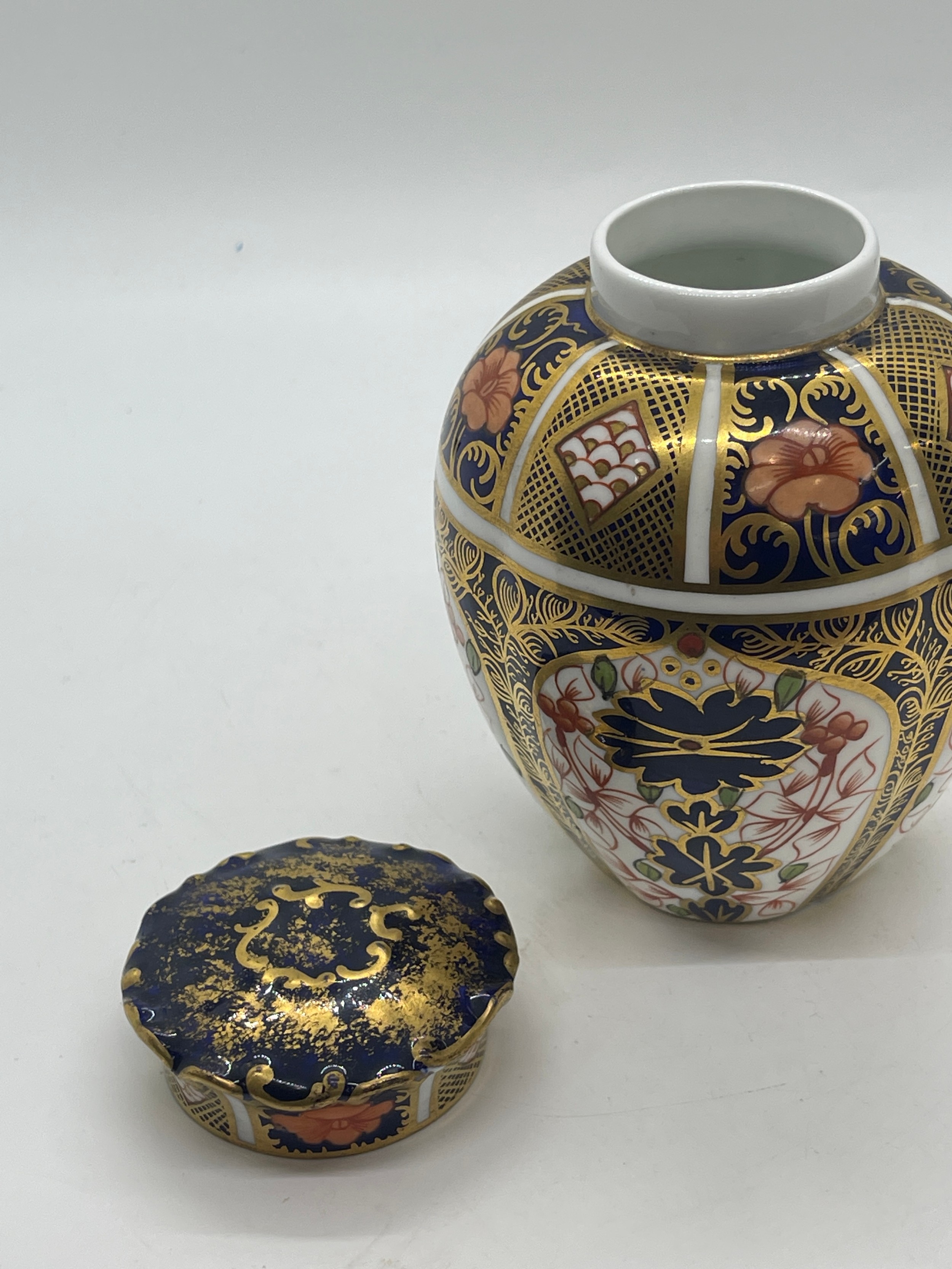 Royal Crown Derby Imari Lidded urn - Image 3 of 4