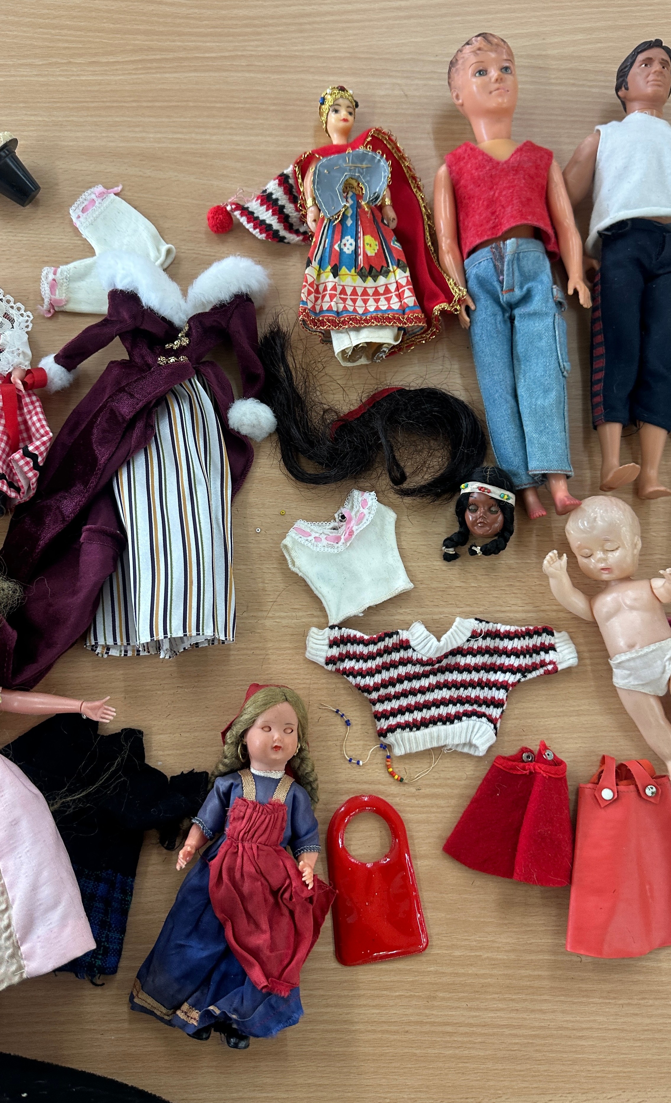 Selection of vintage dolls and accessories - Image 9 of 13
