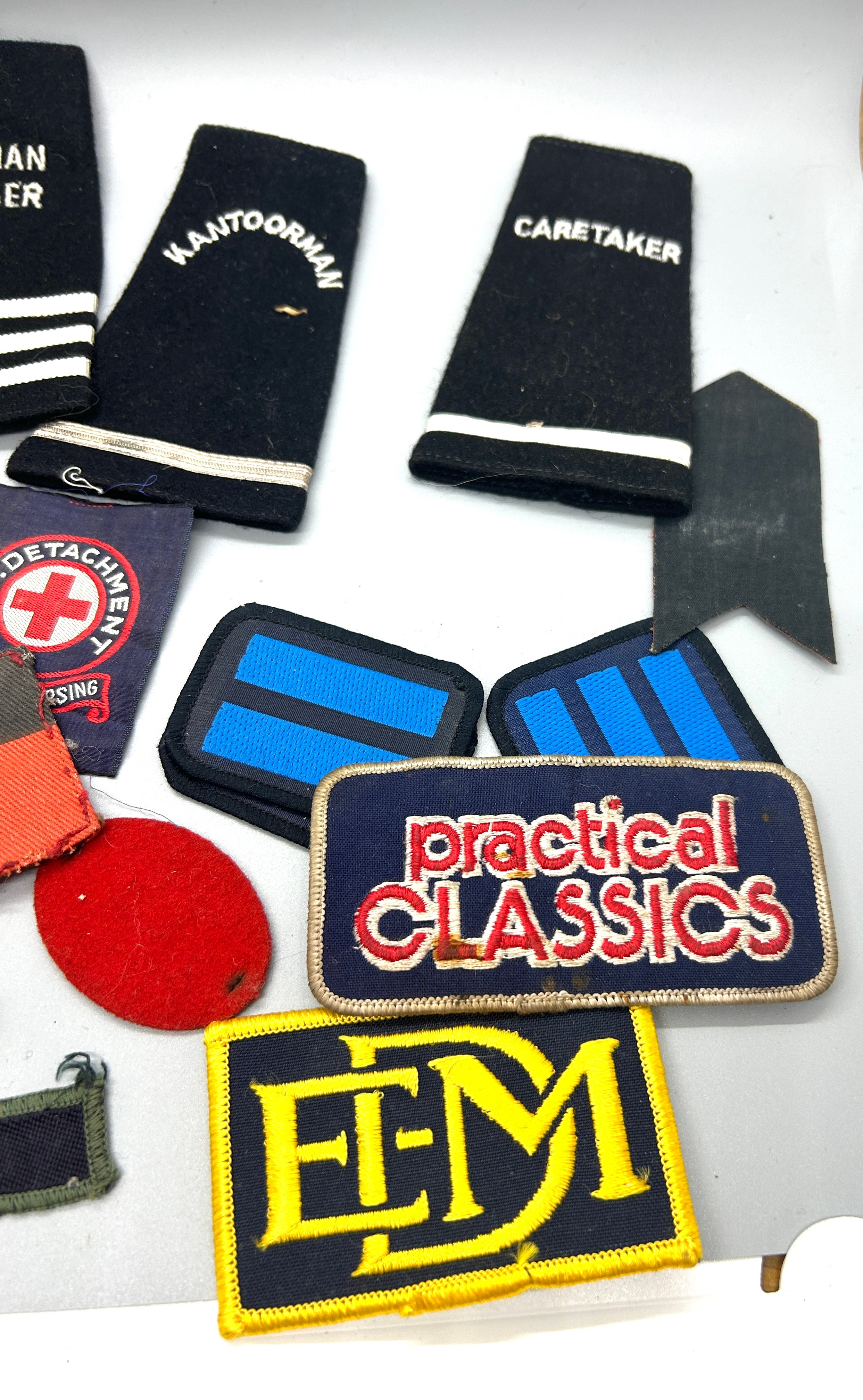 Selection of vintage cloth badges - Bild 2 aus 3