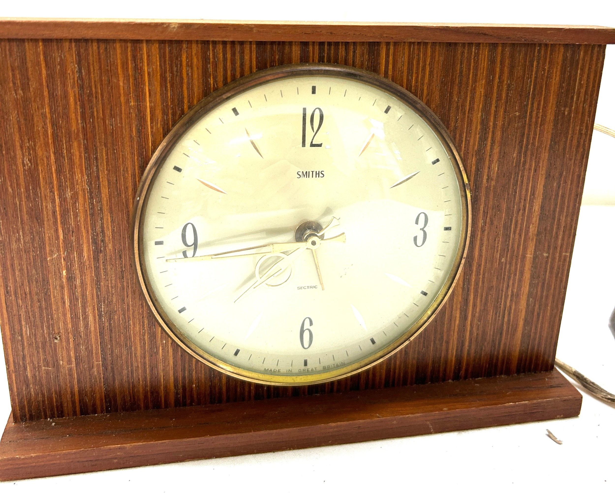 Two vintage clocks one Ingersoll Bakelite mantel clock one Smiths electric 1960's mantel clock - Image 3 of 5