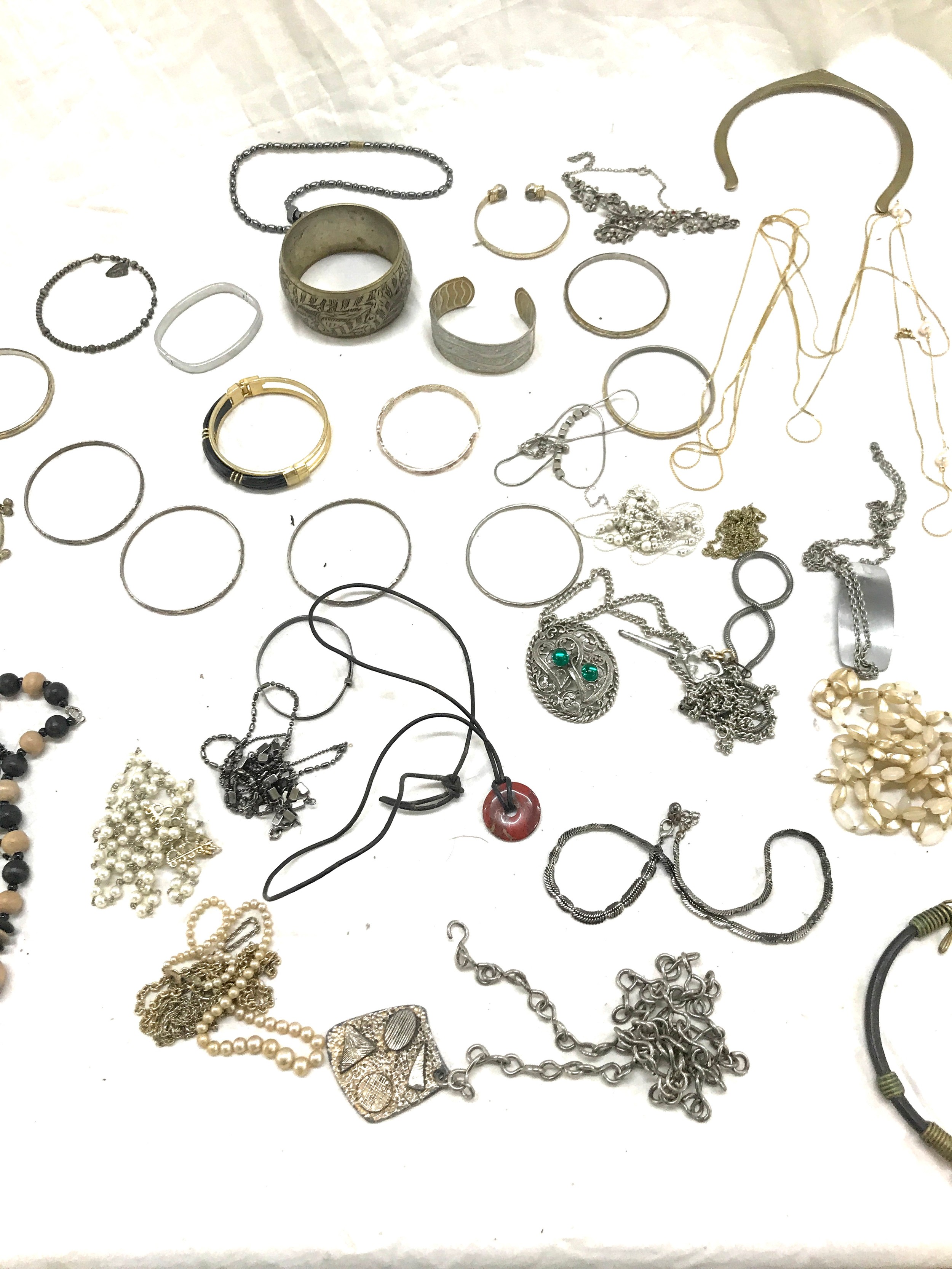 Selection of costume jewellery includes necklaces, silver etc - Image 4 of 5