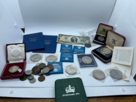 Large selection of vintage and later coins to include a half dollar silver coin, decimals etc