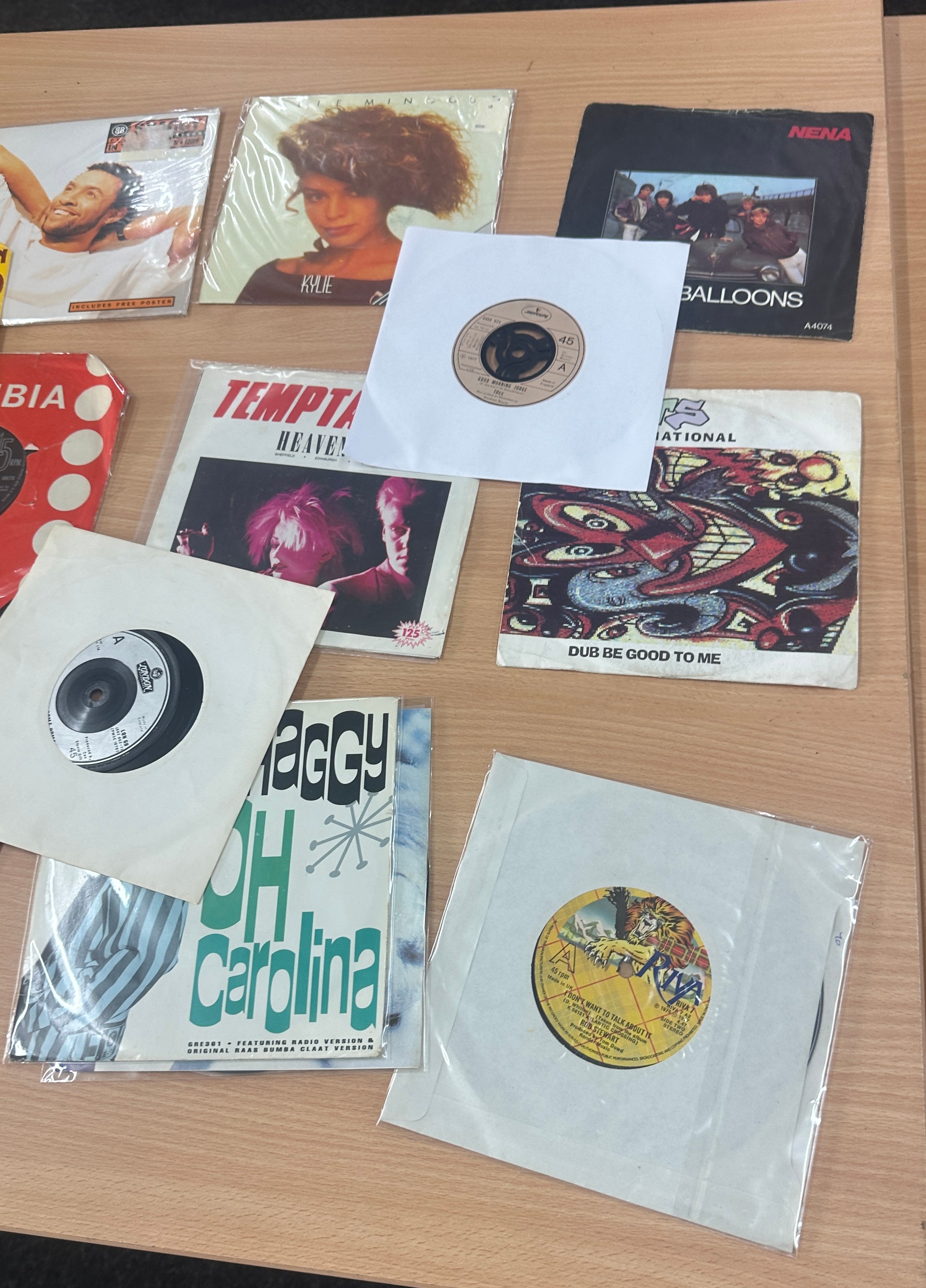 Selection of vinyl singles to include Rod Stewart, Shaggy, Queen etc - Bild 2 aus 5