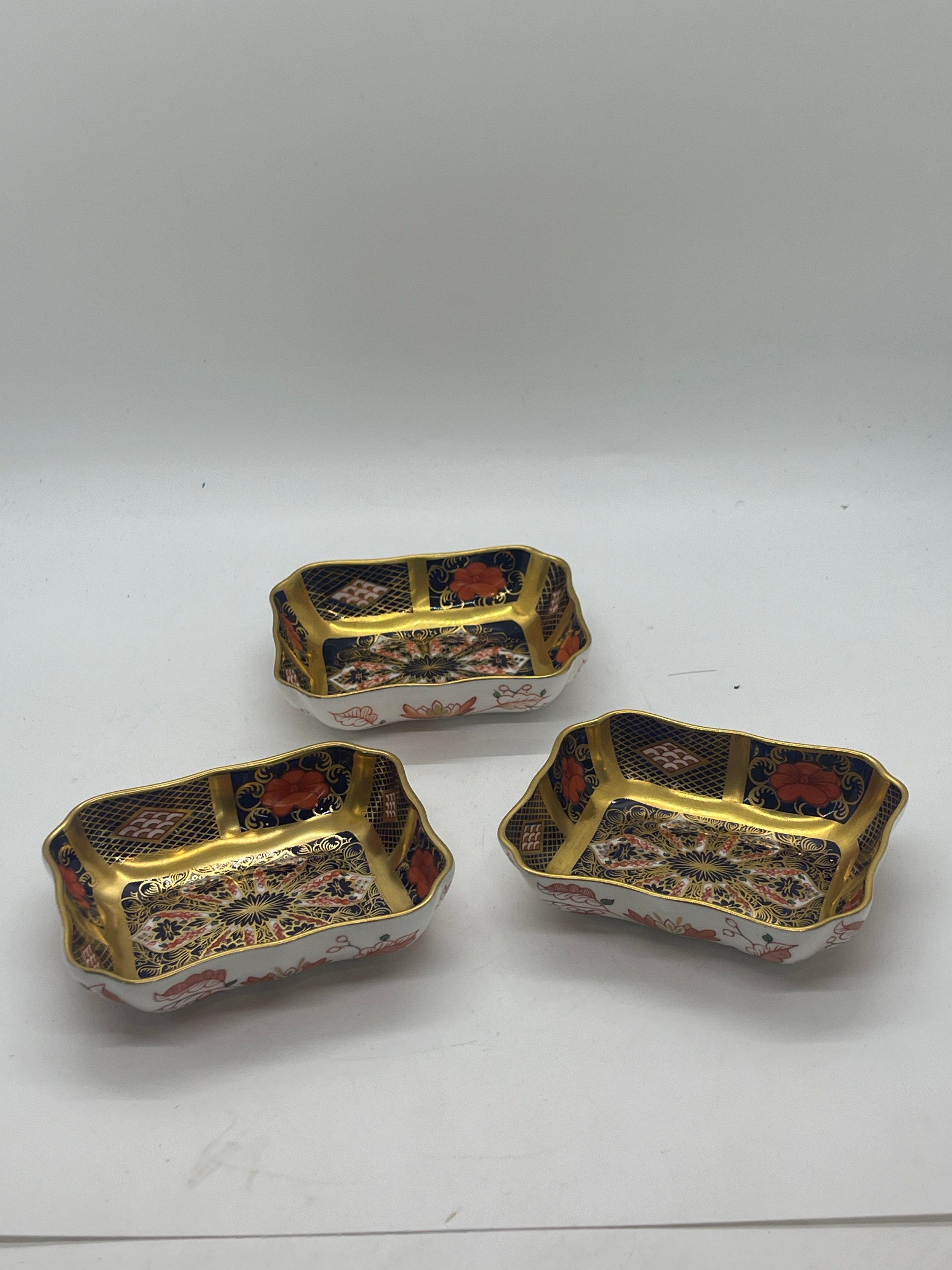 3 Royal Crown Derby 1128 Imari trinket dishes