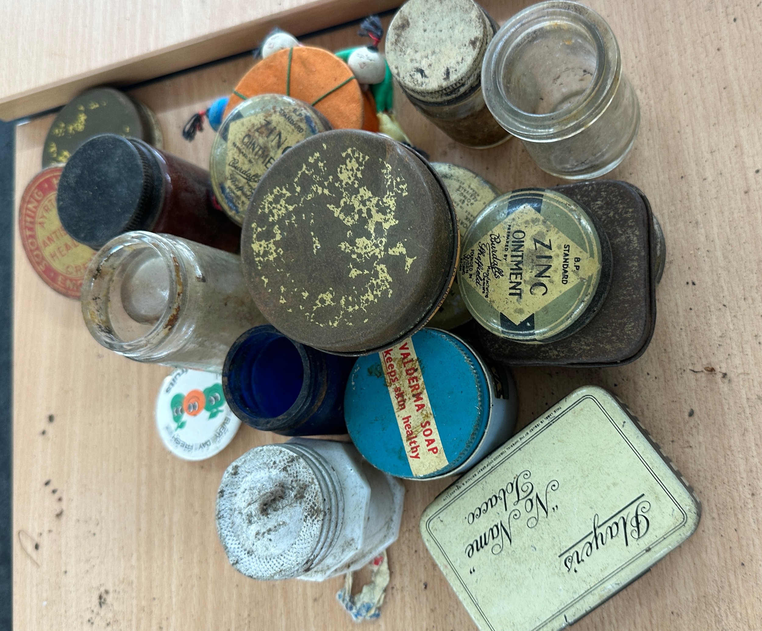 Selection of vintage tins and jars - Image 2 of 3
