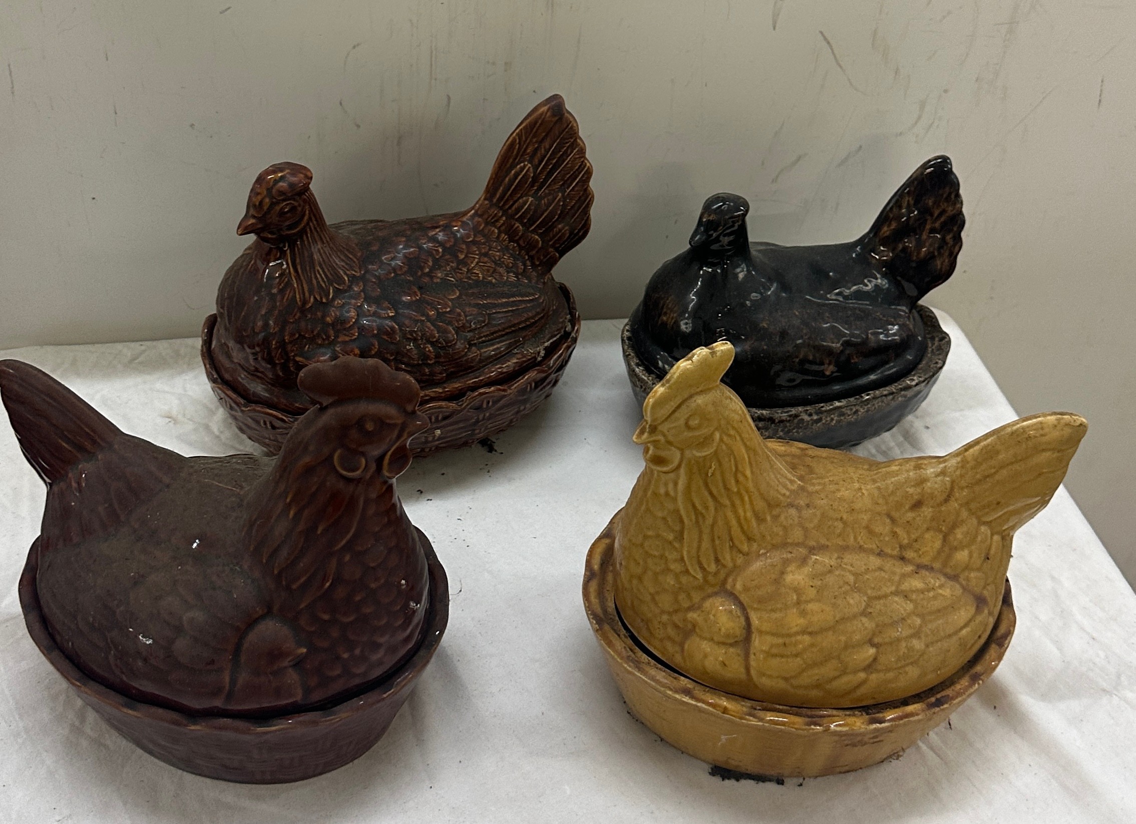 4 Pottery novelty chicken egg holders - Image 2 of 2