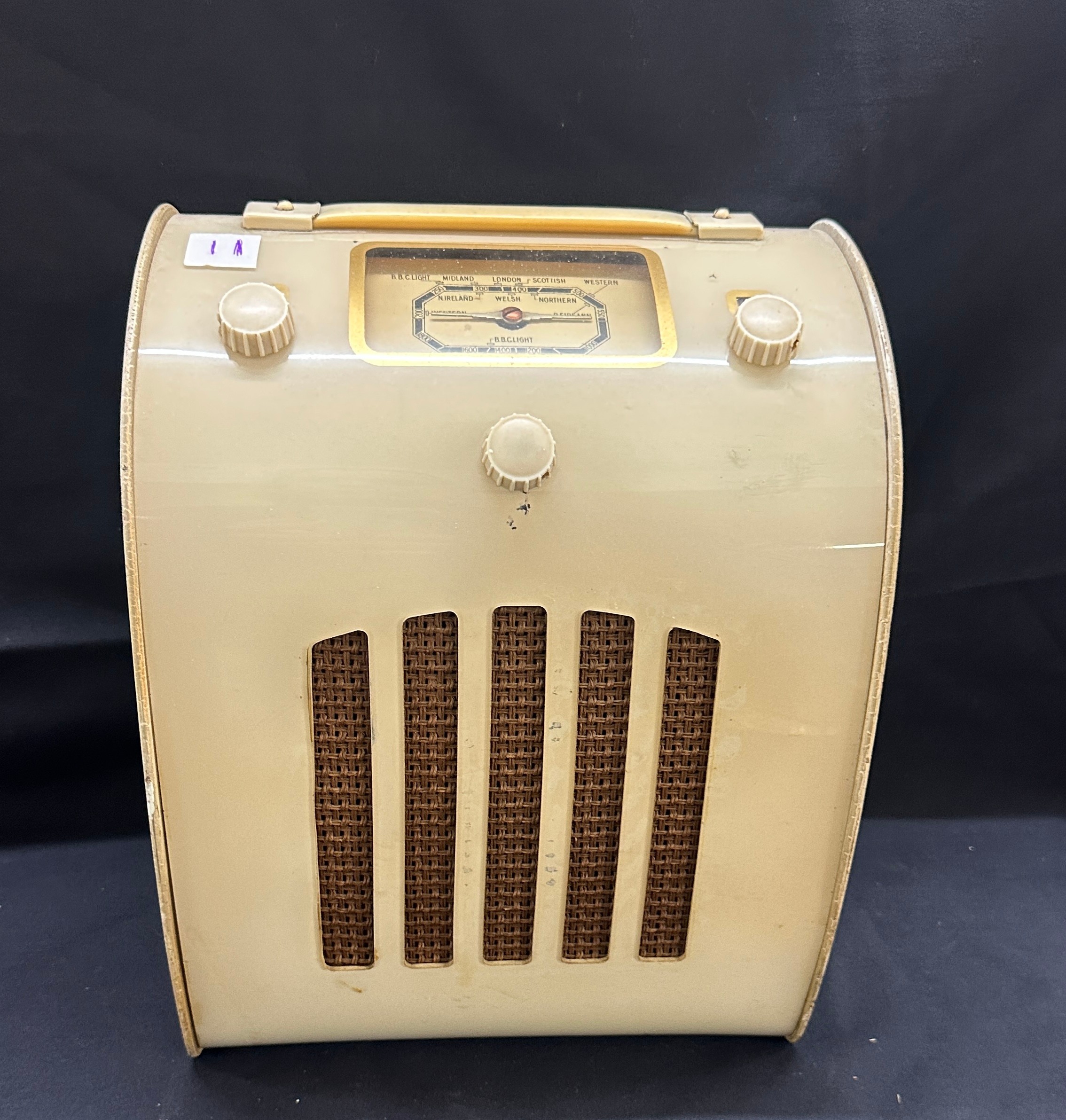 Ever ready 1940's portable radio untested
