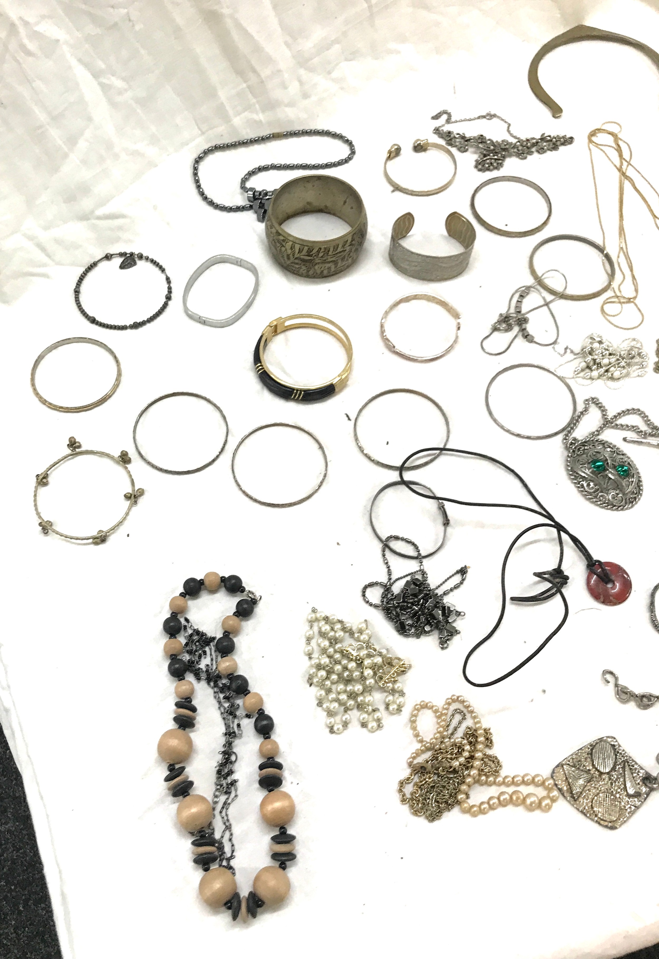 Selection of costume jewellery includes necklaces, silver etc - Image 5 of 5