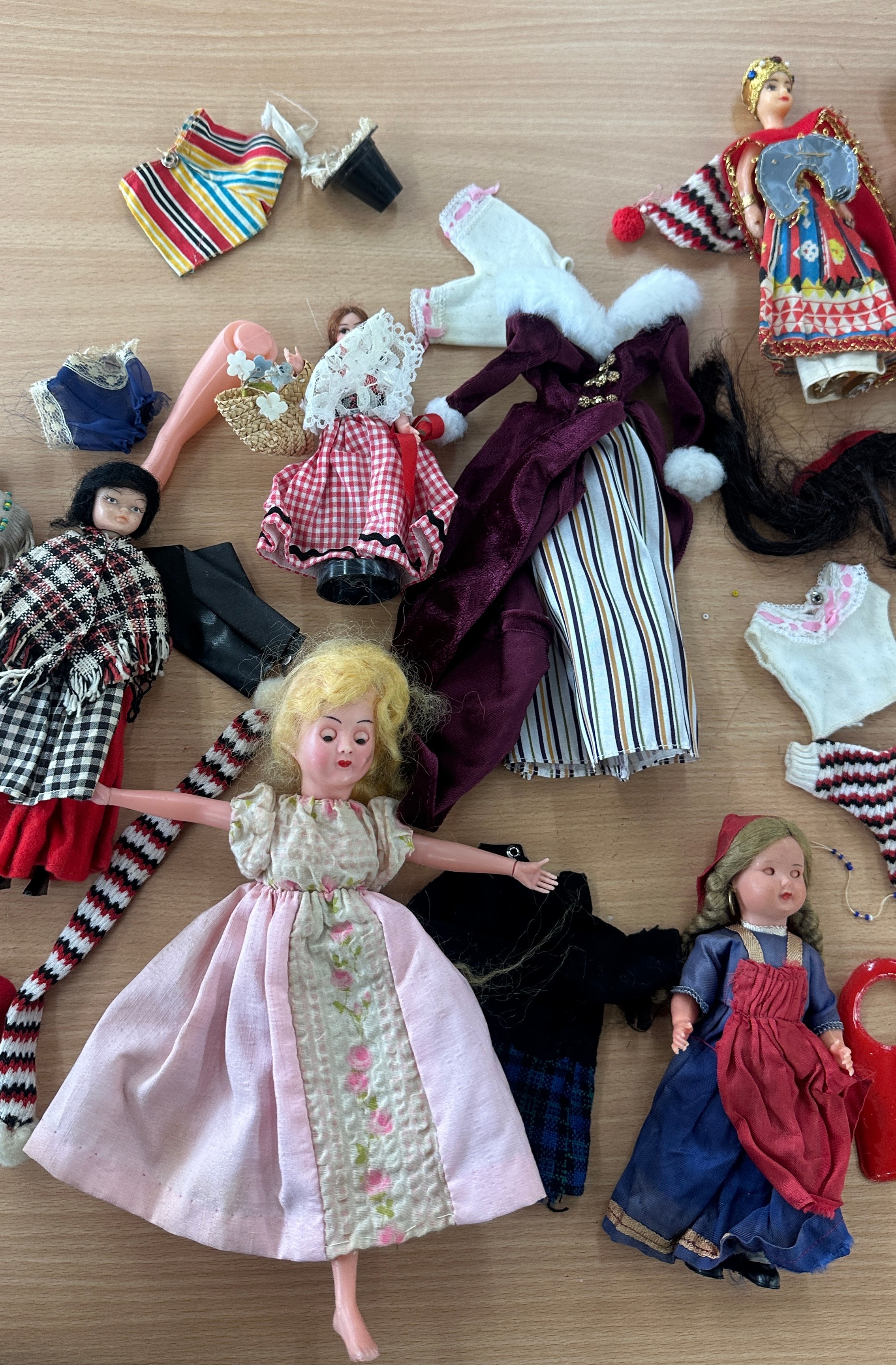 Selection of vintage dolls and accessories - Image 3 of 13
