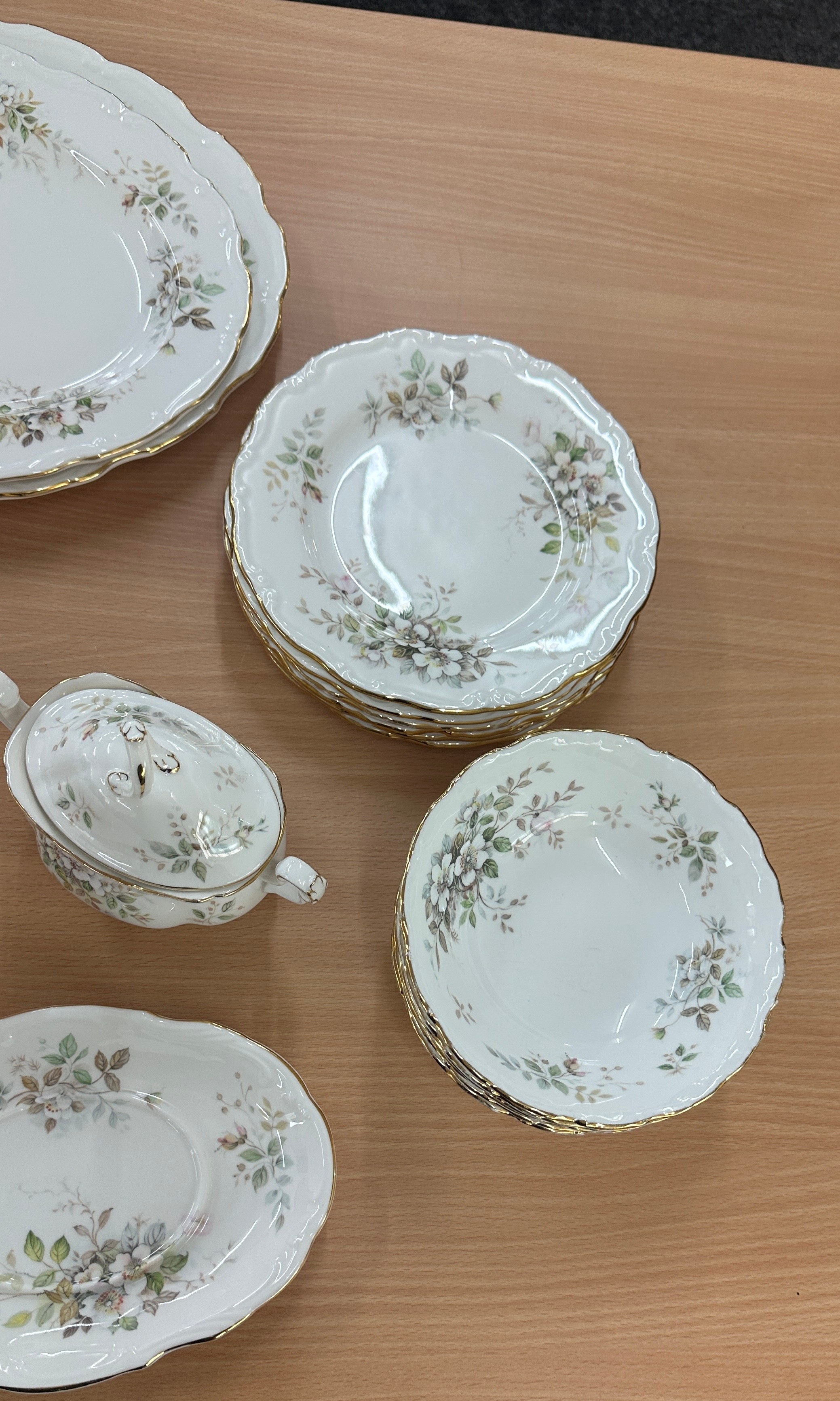 Selection of Royal Albert Haworth pattern part dinner service to include tureens, meat plates, - Image 2 of 5