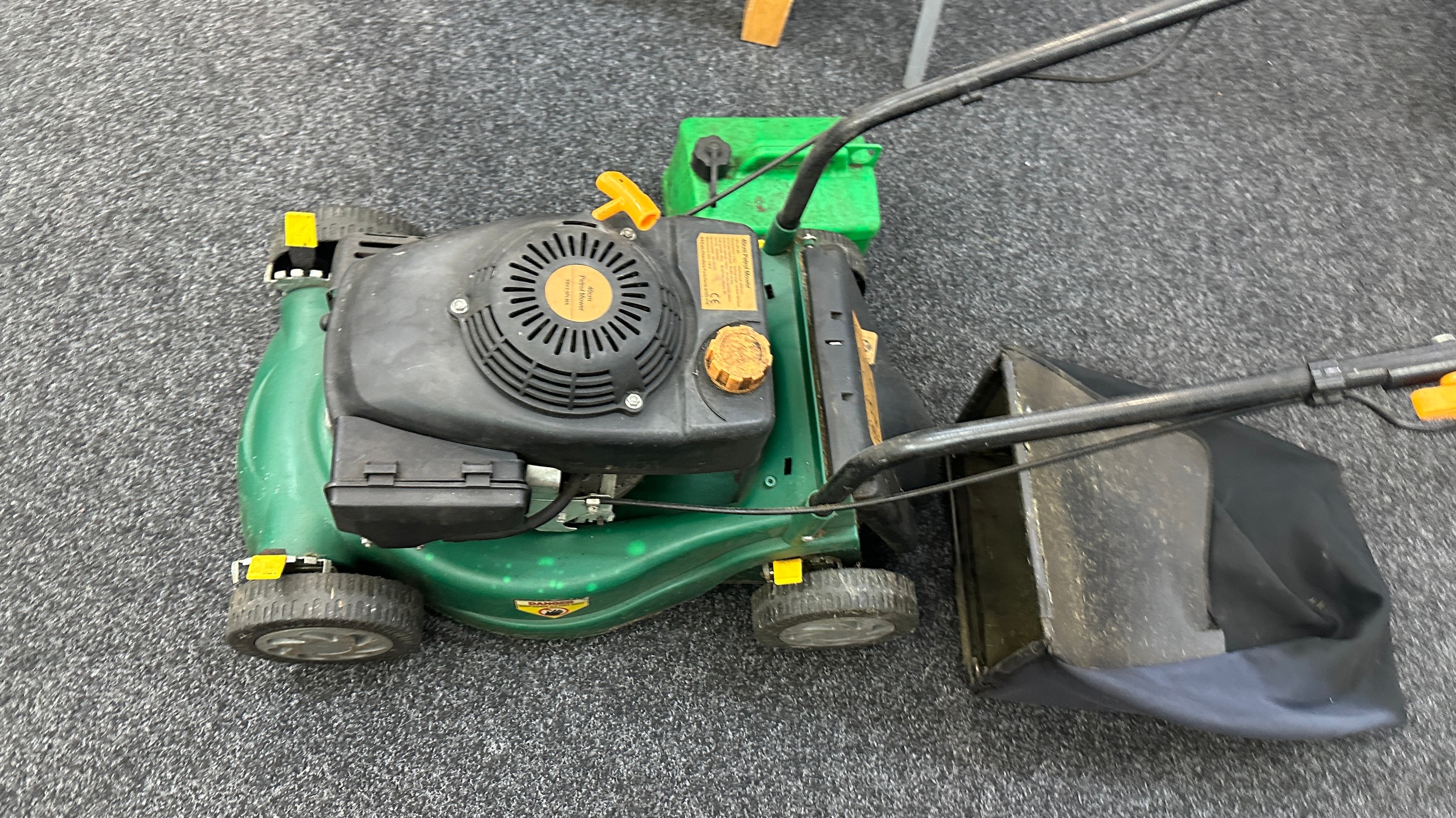 40cm petrol mower - in working order - Image 3 of 3