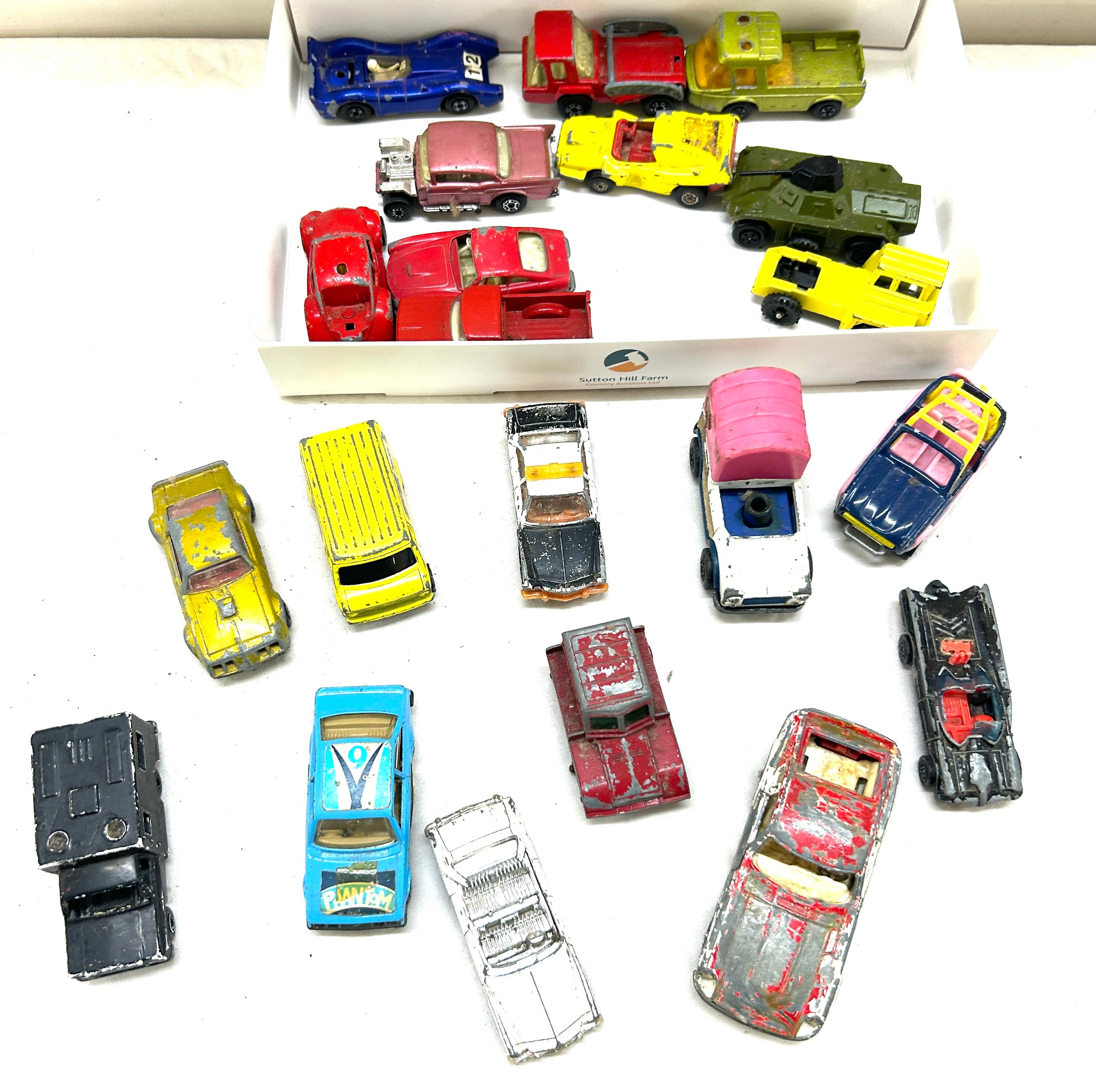 Large selection of vintage dye cast cars includes Matchbox, corgi cars etc