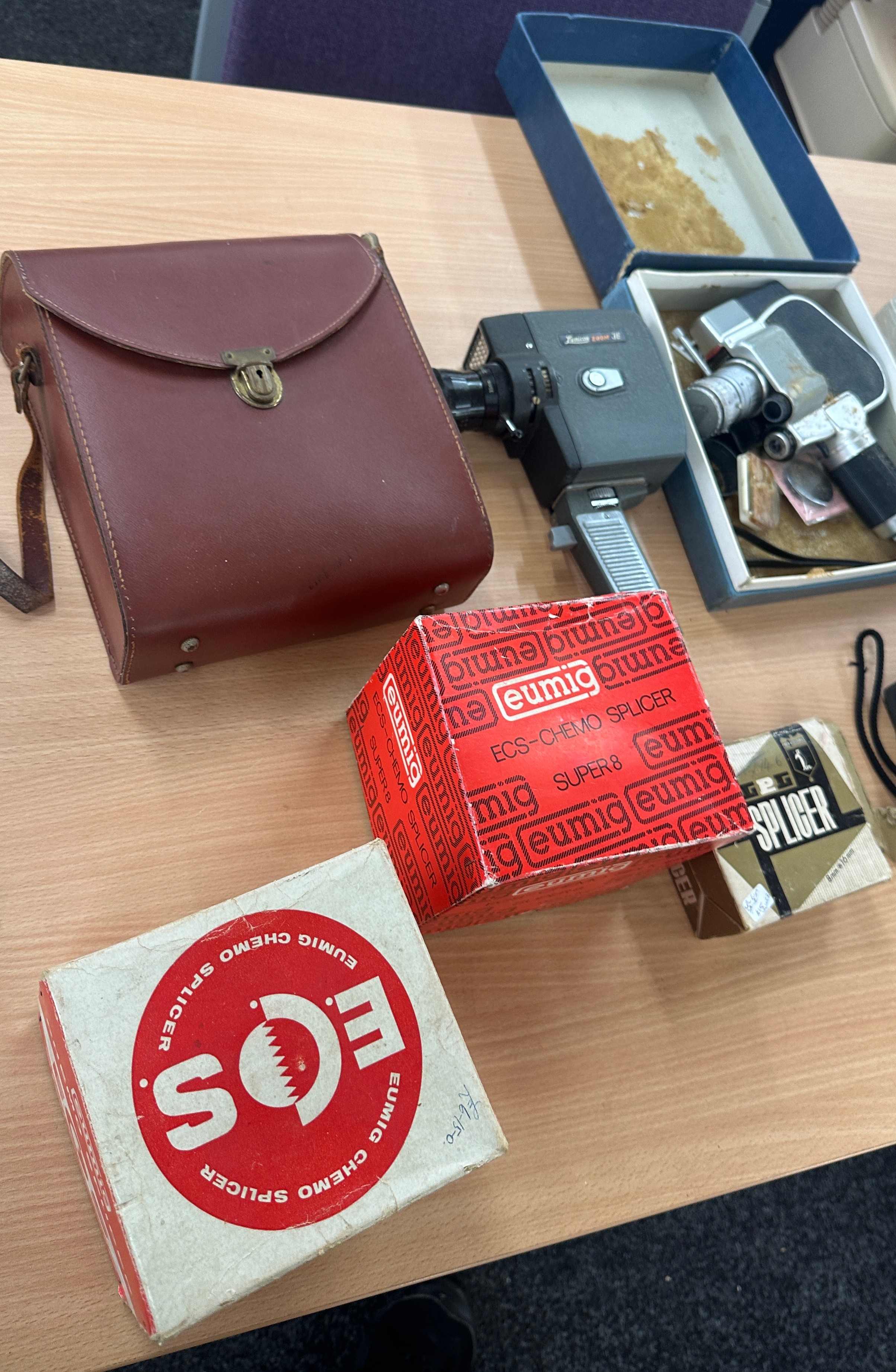 Selection of items to include 8mm cameras, projector and other equipment - Bild 2 aus 8