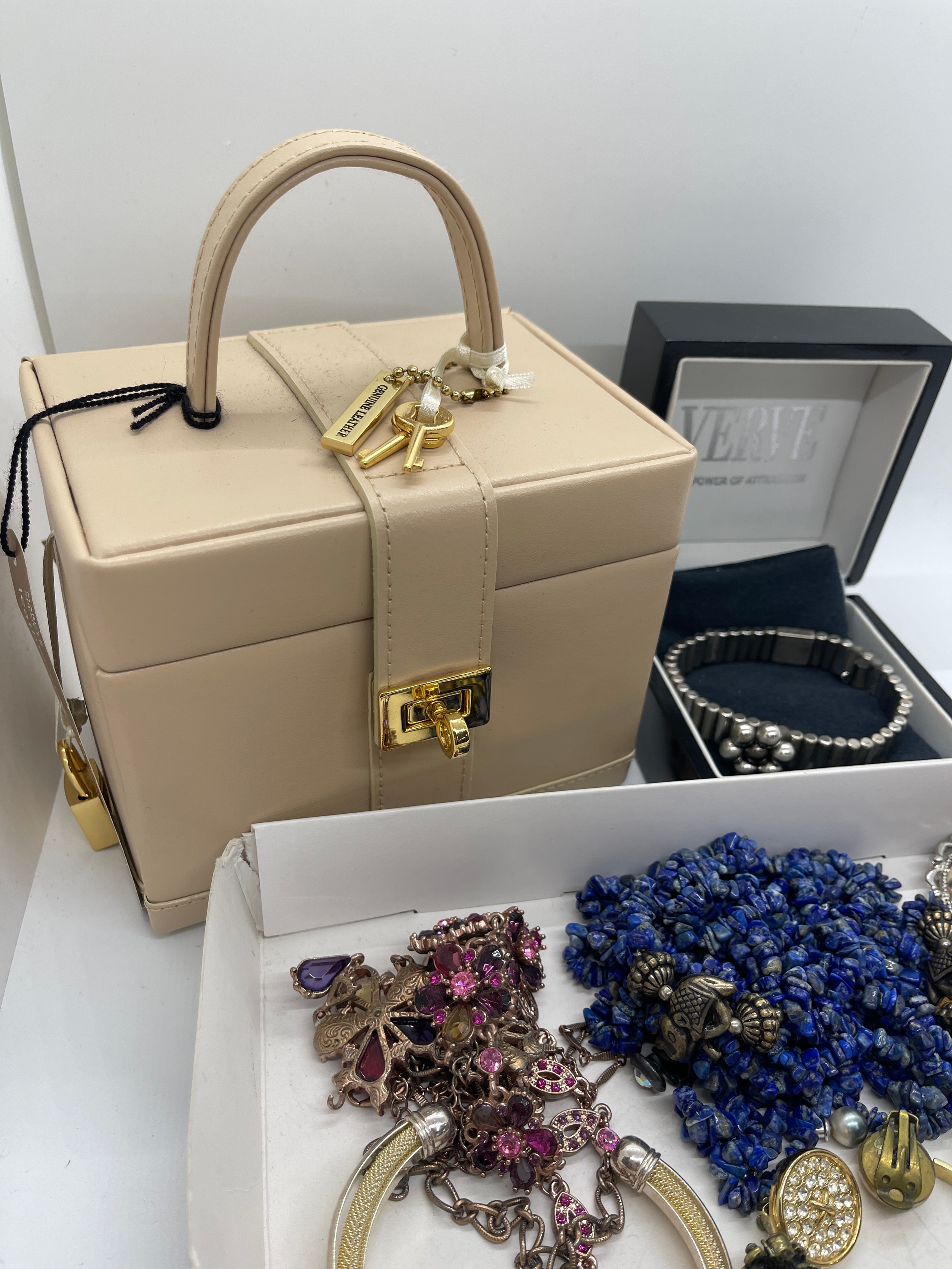 Tray of costume jewellery includes Earrings, Verve bracelet, perfume bottle etc - Image 5 of 5