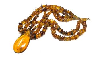 9ct gold baltic amber necklace (0.8g)