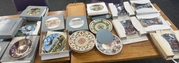 Selection of collectors plates to include Wedgwood, Royal Doulton etc